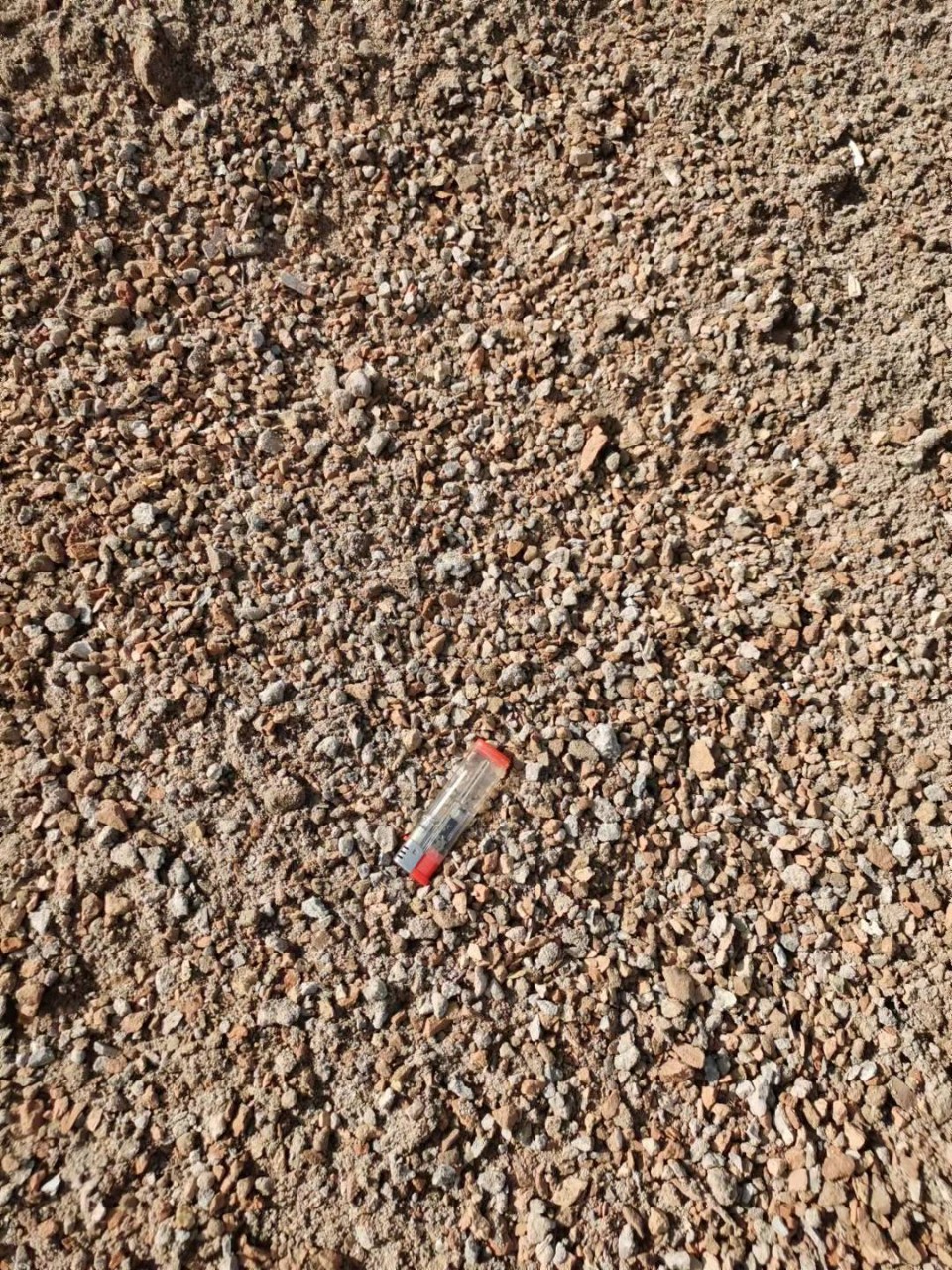 陕西西安多种规格砖渣水泥块二灰石级配碎石铺路石毛料毛沙毛石