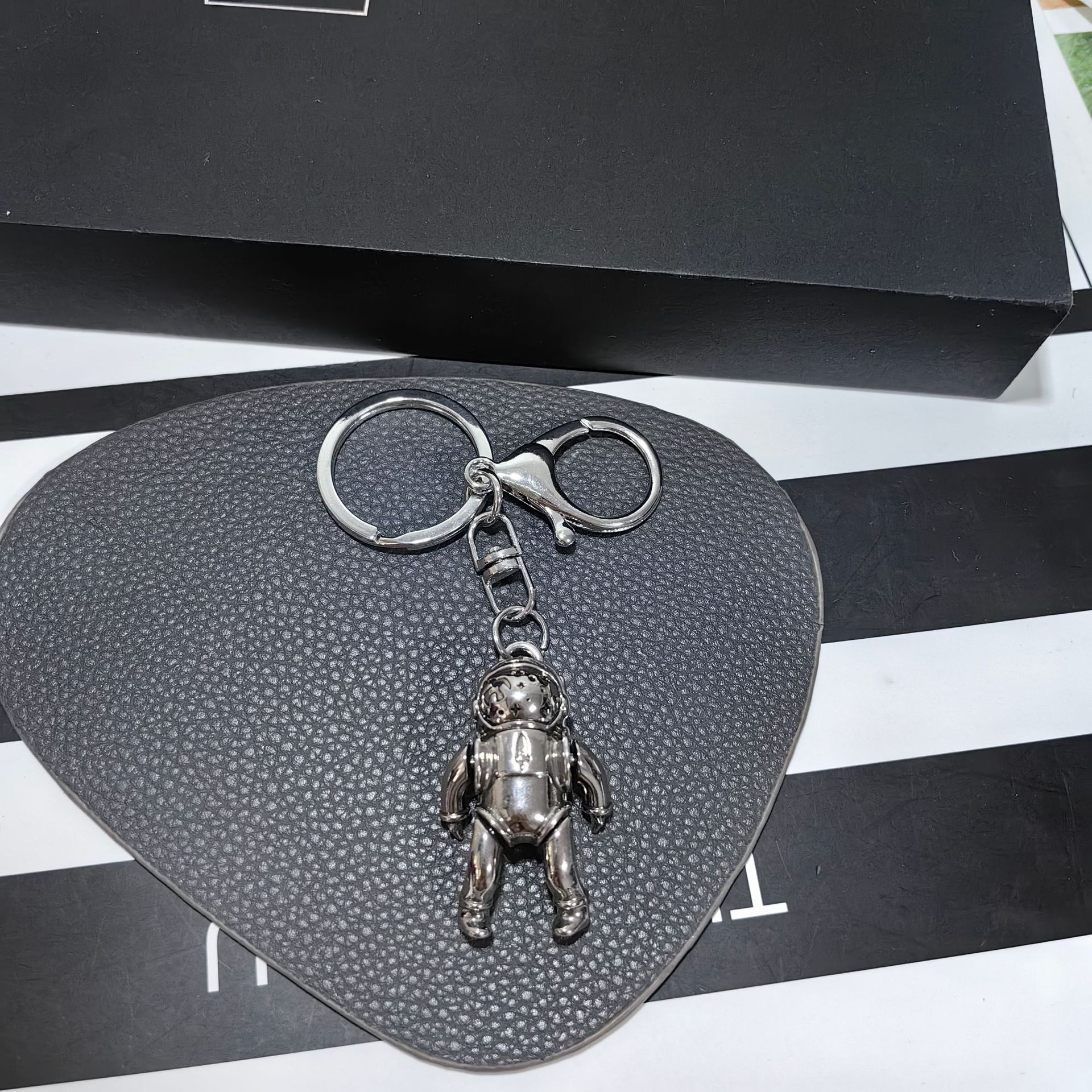 Cross-Border European and American Backpack Astronaut Keychain Movable Spaceman Pendant Key Chain Accessories Key Ring Pendant