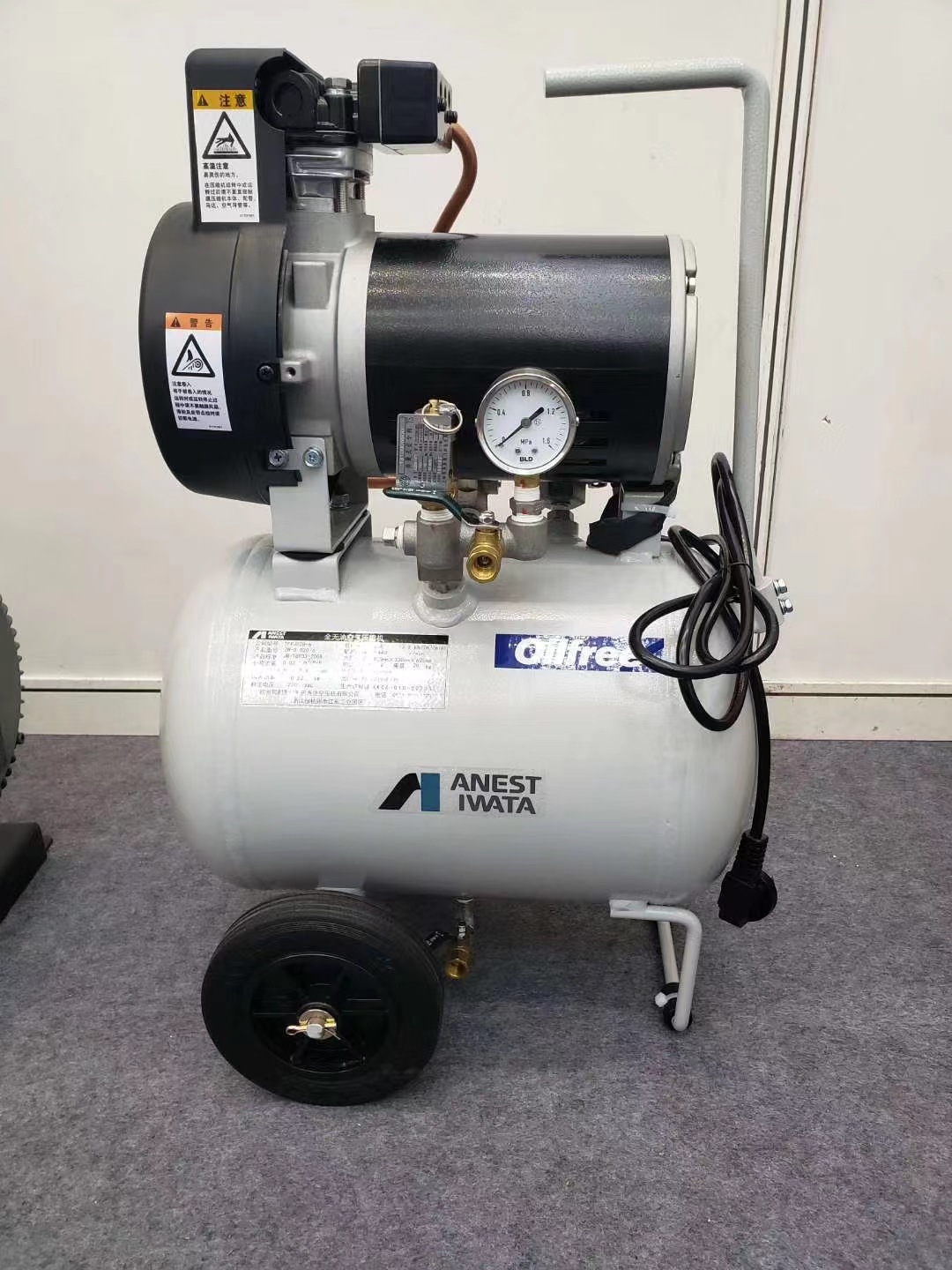 日本岩田空压机小型无油活塞空压机02千瓦气泵实验室牙科