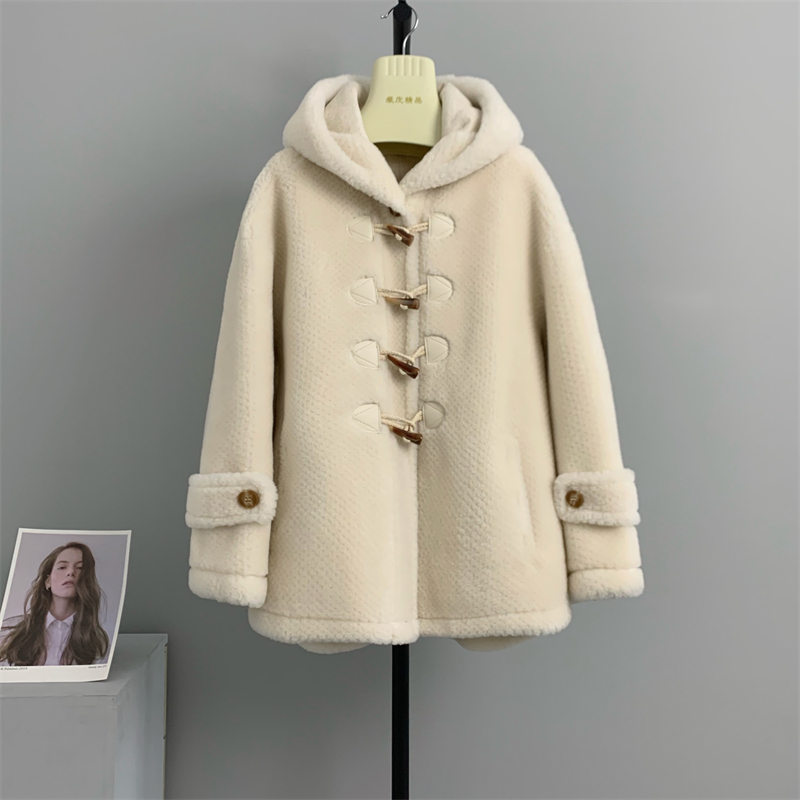 反季清仓蜂窝牛角扣羊剪绒羔毛皮草外套女皮毛一体大衣年轻短a82