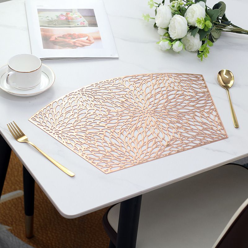 Placemat Gilding Exquisite Hollow Hibiscus Flower Fan-Shaped Placemat PVC Heat Insulation Non-Slip Wash-Free Stain-Resistant Scratch-Resistant Tableware Mat