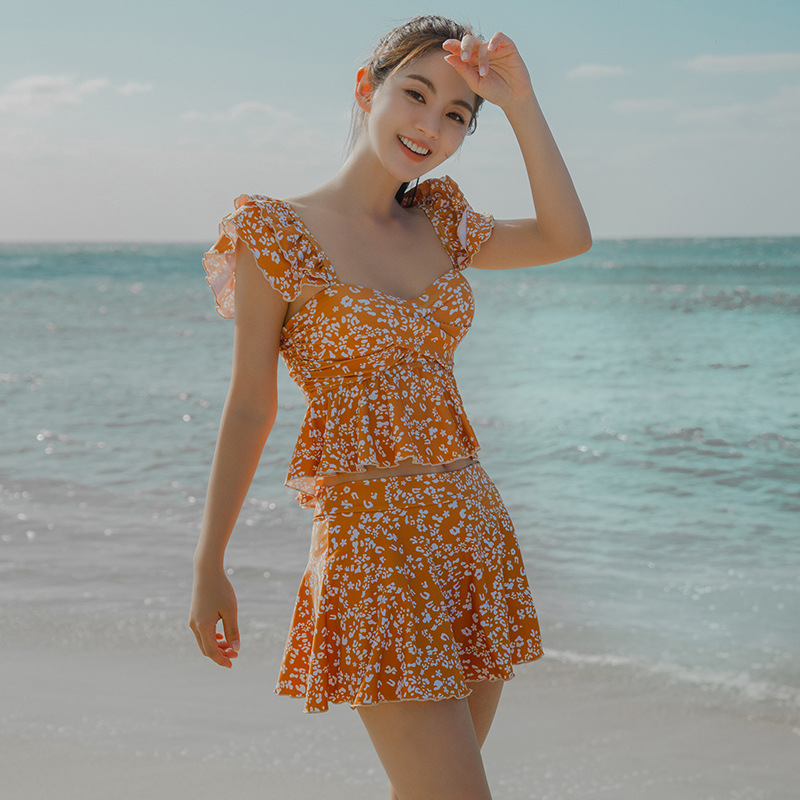 2021新款游泳衣小清新保守聚拢荷叶边显瘦遮肚裙式分体两件套泳衣