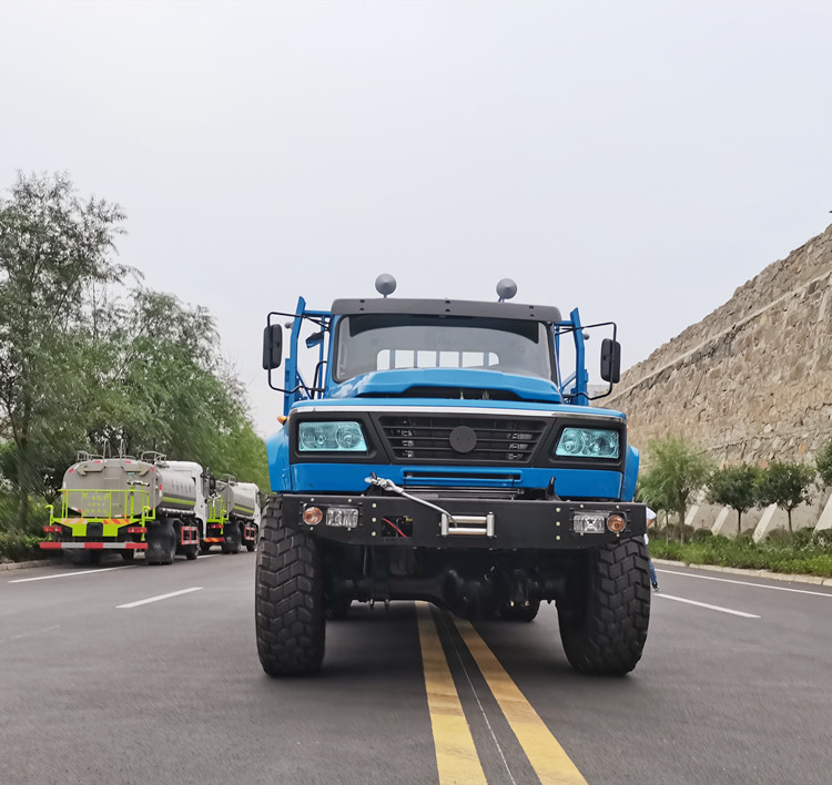 东风6x6尖头驾驶室发动机190马力载货车