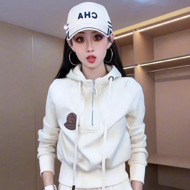 秋冬季休闲穿搭一整套今年流行白色半开领连帽套头卫衣两件套女装