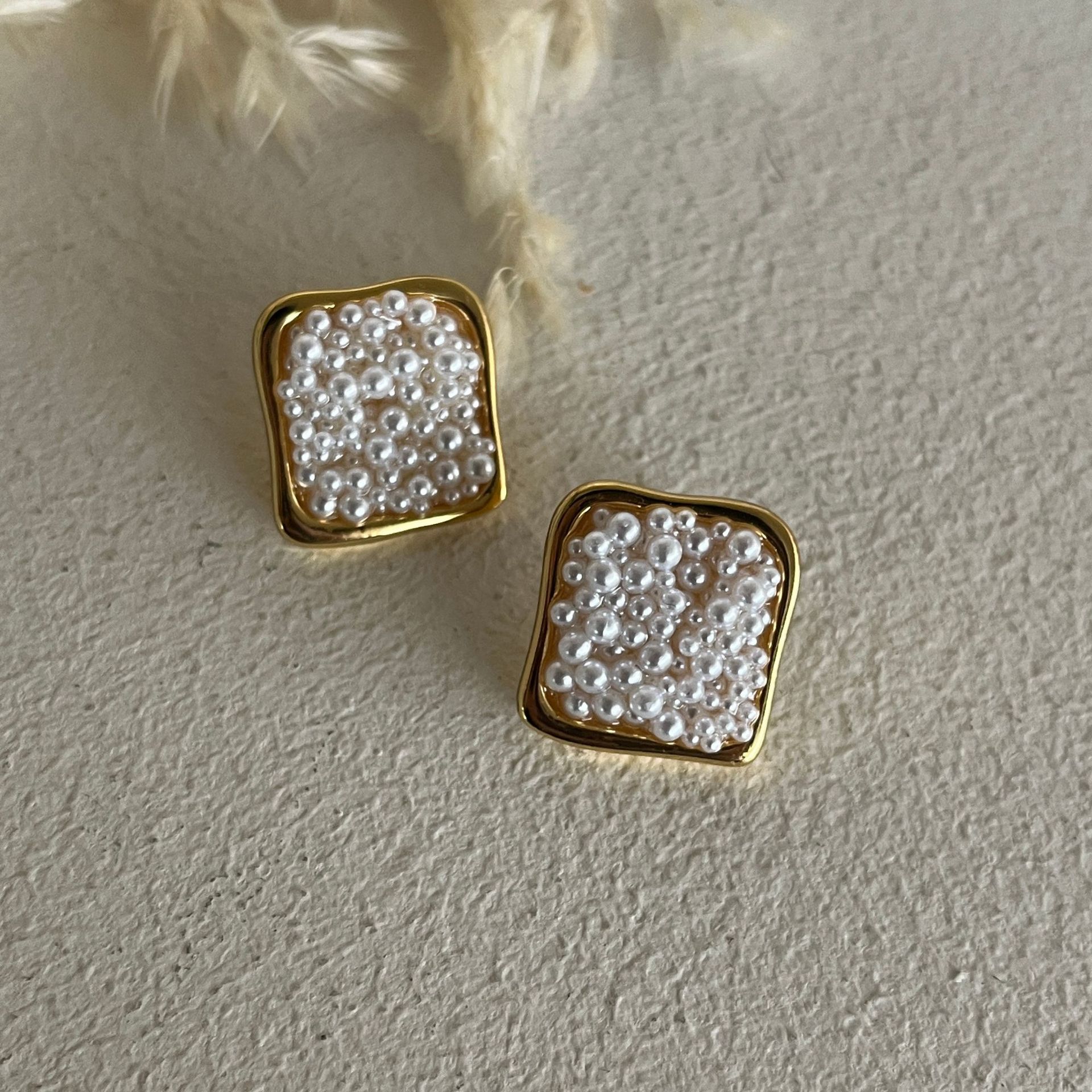 韩国简约几何方形白色耳环ins高级感手工珍珠耳钉潮人耳饰-阿里巴巴