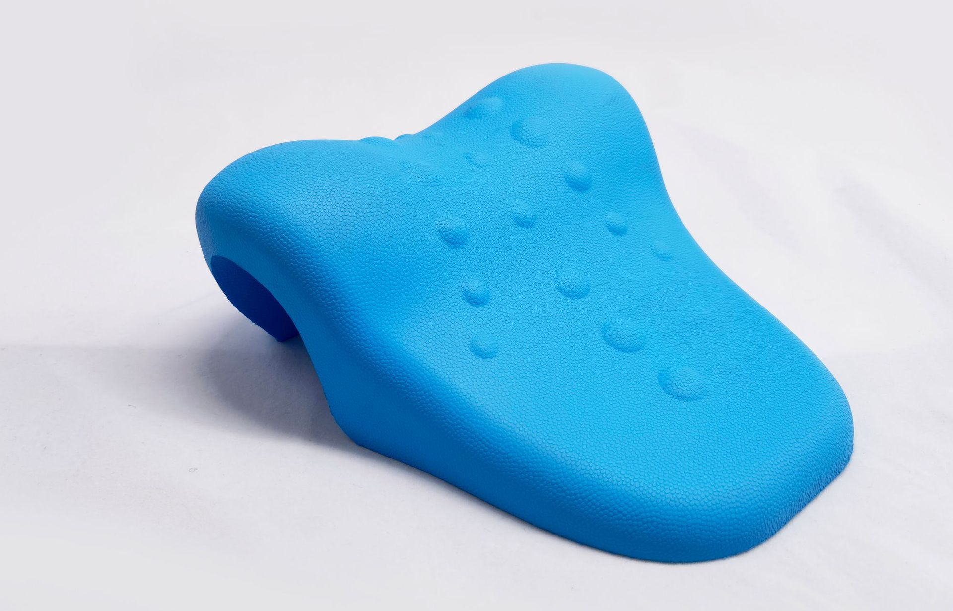 pu自结皮按摩枕专助睡眠牵引枕头颈椎牵引仪 颈部按摩枕 u型