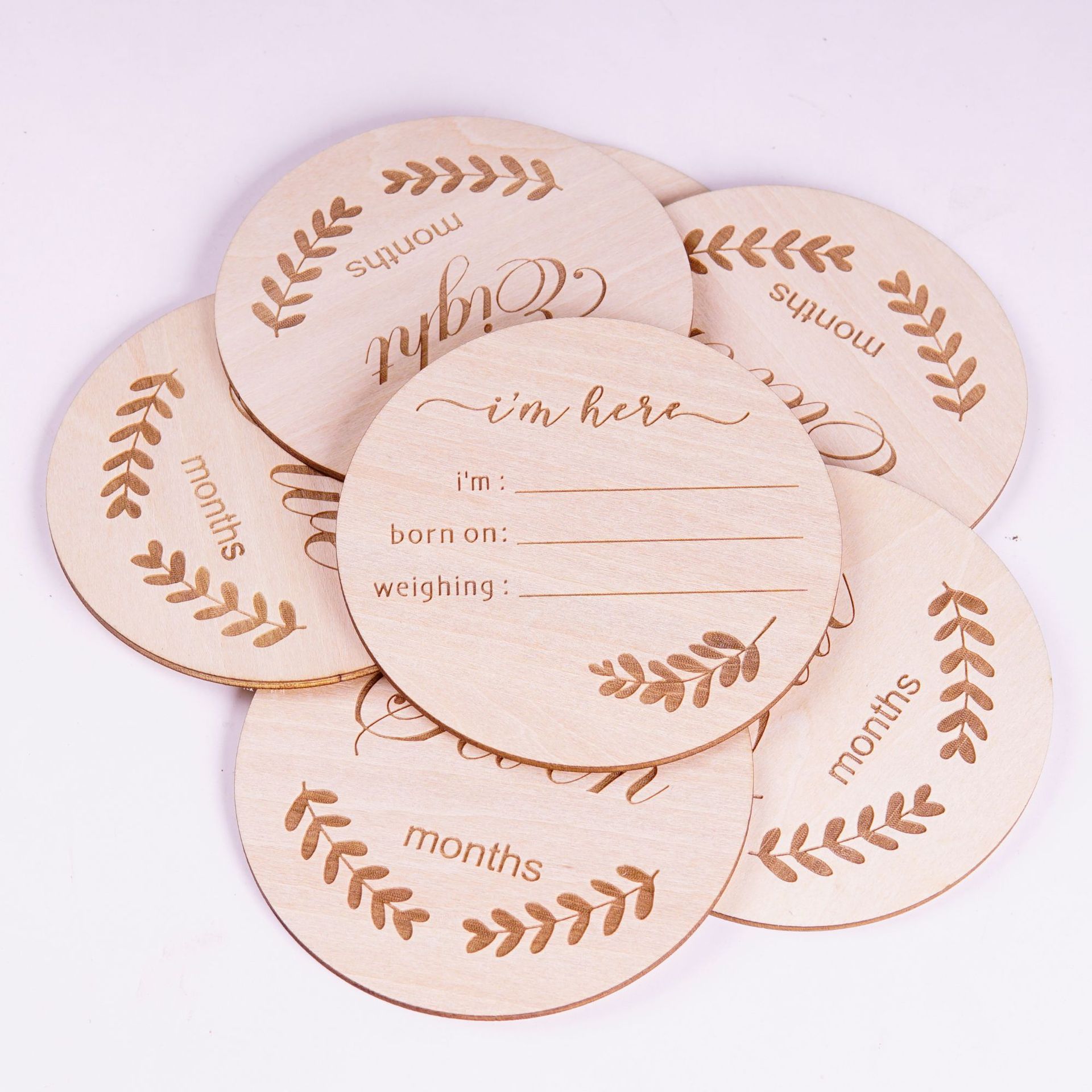 圆形字母木质月份纪念卡片 雕刻工艺品创意木质许愿牌木质木片