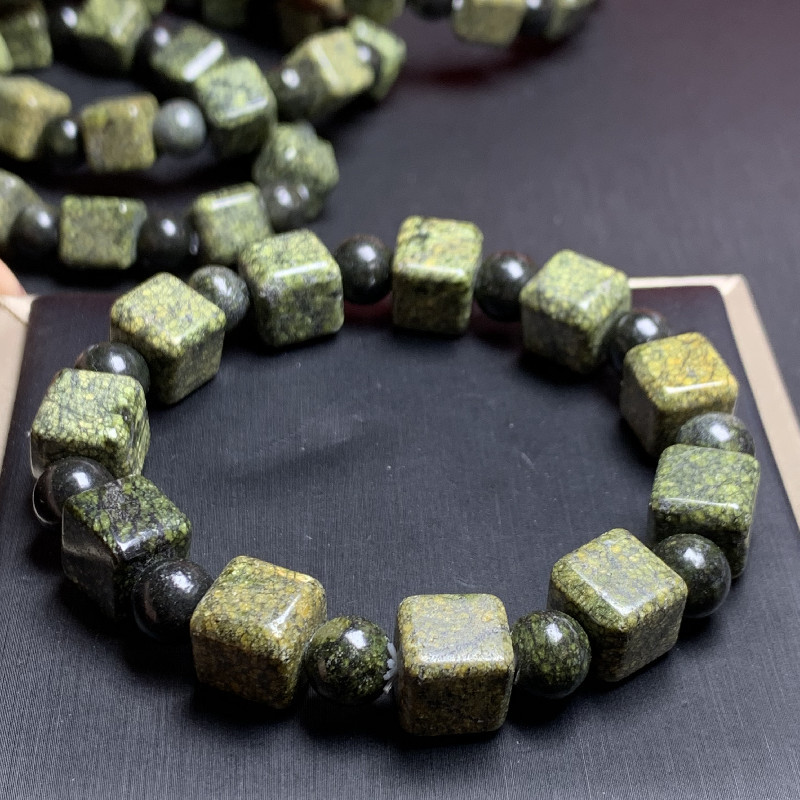 天然药王石方糖手链蛇纹玉圆珠手串手排水晶饰品厂家直销批发包邮