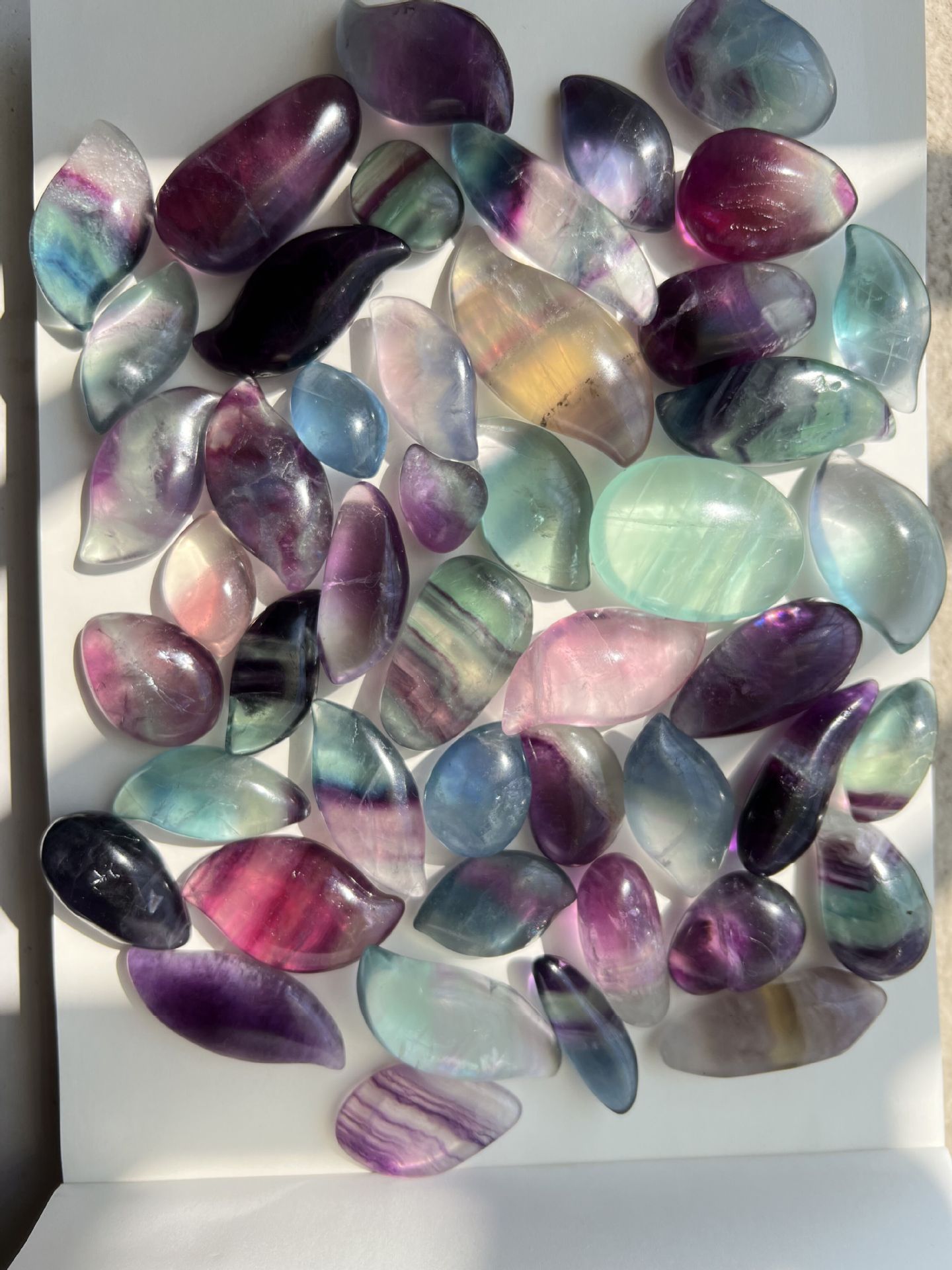 厂家直销天然彩色萤石手工随型吊坠饰品装饰跨境货物批发电商直播