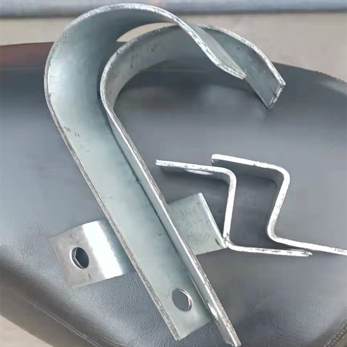 矿用镀锌电缆挂钩 地铁隧道电缆挂钩供应 电厂焊接电缆挂钩现货