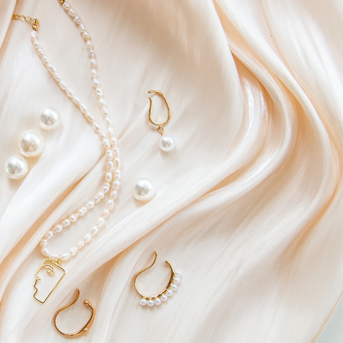 褶皱温柔奶油米色柔滑背景布 拍照道具珍珠饰品化妆品摄影装饰