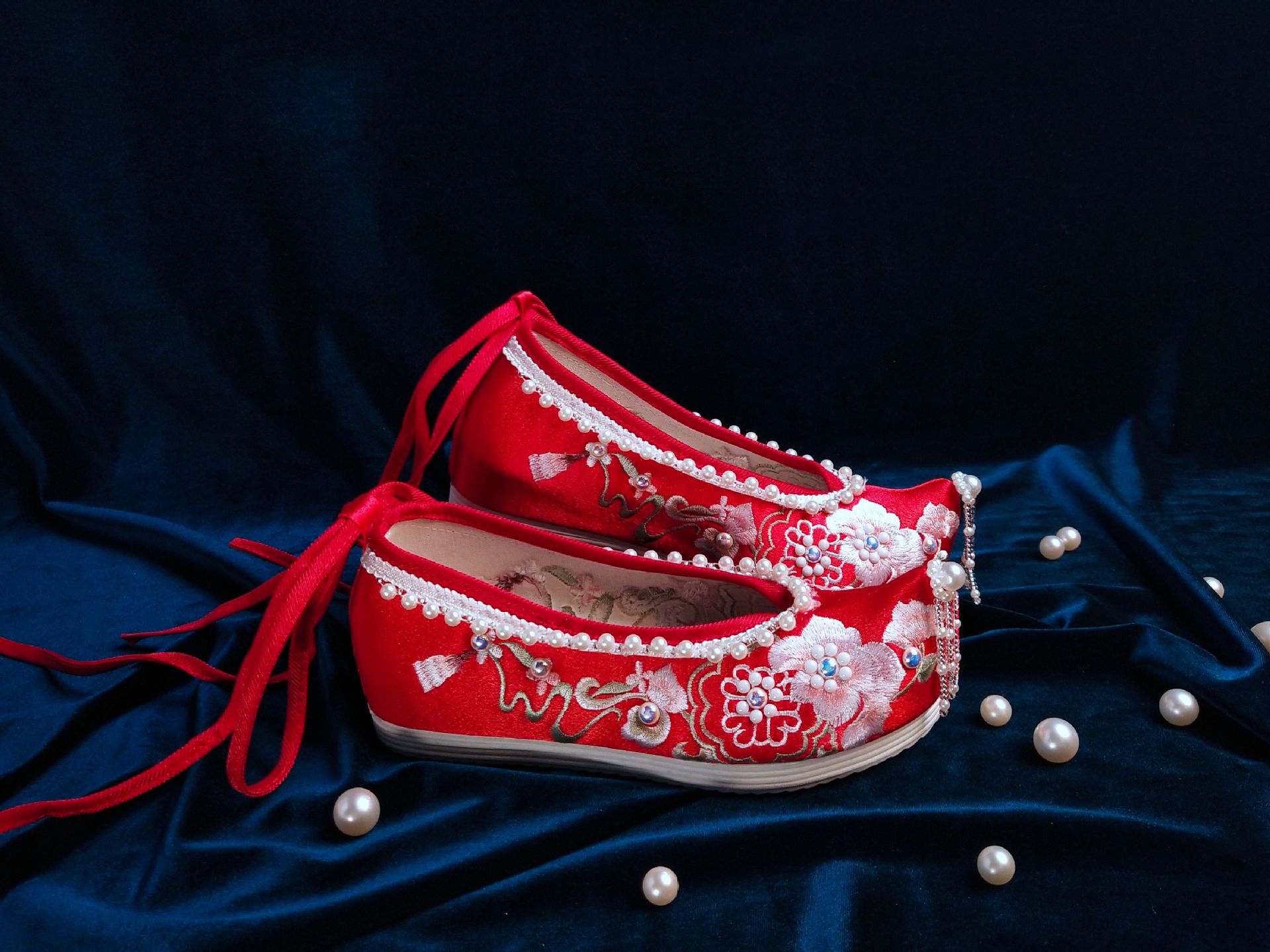 新款明制汉服鞋串珠弓鞋中式婚鞋秀禾鞋内增高配古装绣花鞋布鞋女