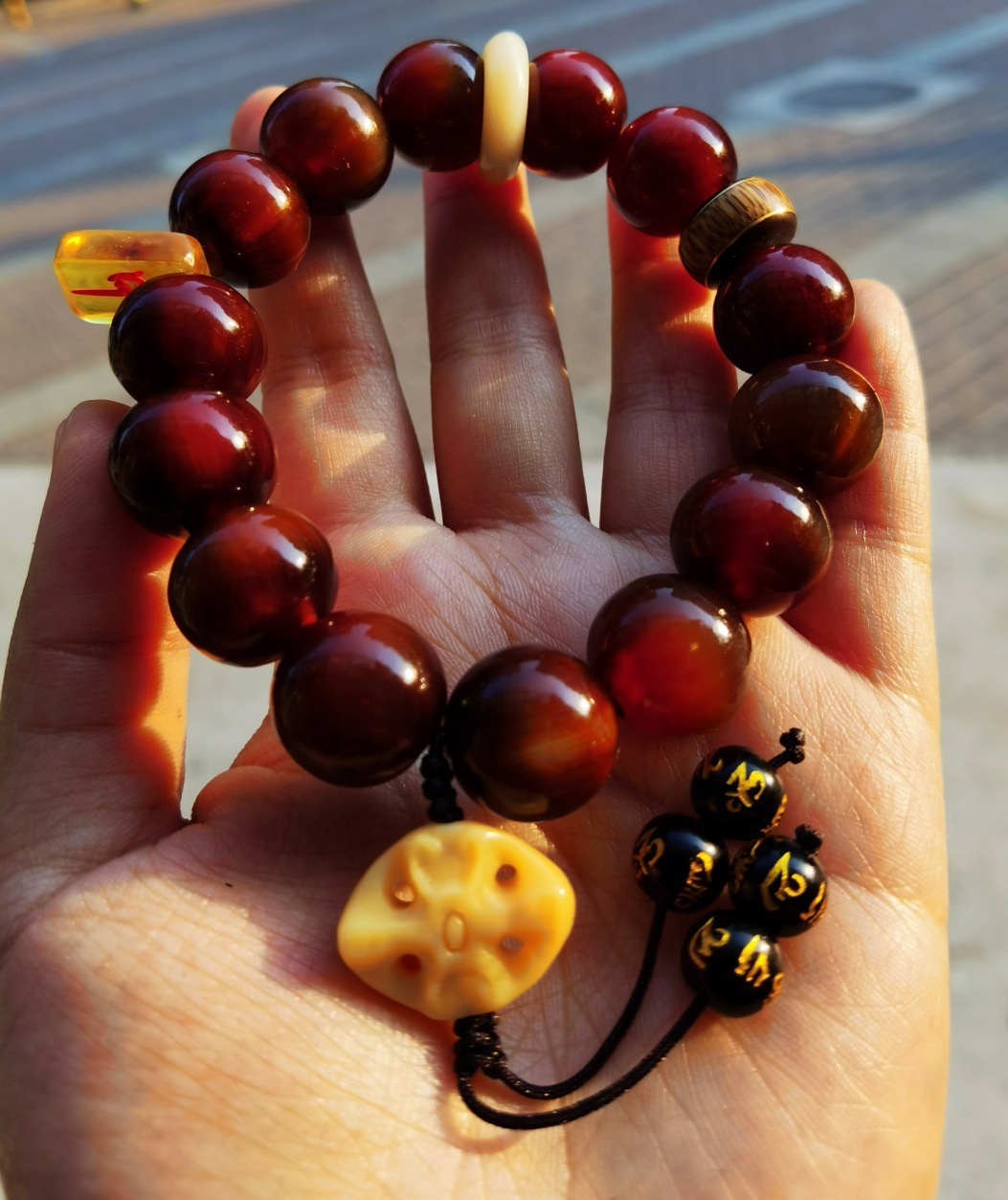 龟山壳手串蜜蜡龙扣20mm达摩款八卦小鼓佛头13颗圆珠手串佛珠批发