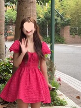 法式甜美玫红色格子小飞袖吊带连衣裙女夏收腰显瘦纯欲风少女裙子