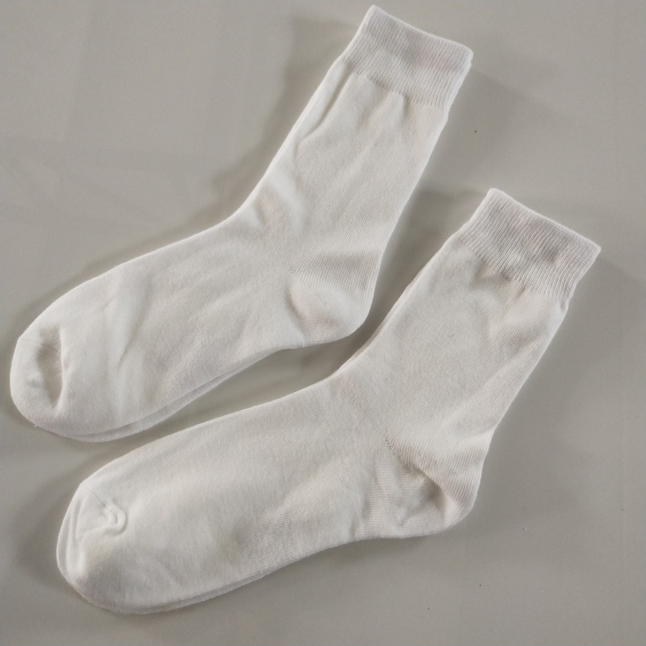 库存纯白袜子运动袜男女中长筒袜子足浴赠品地摊货袜子批发-阿里巴巴