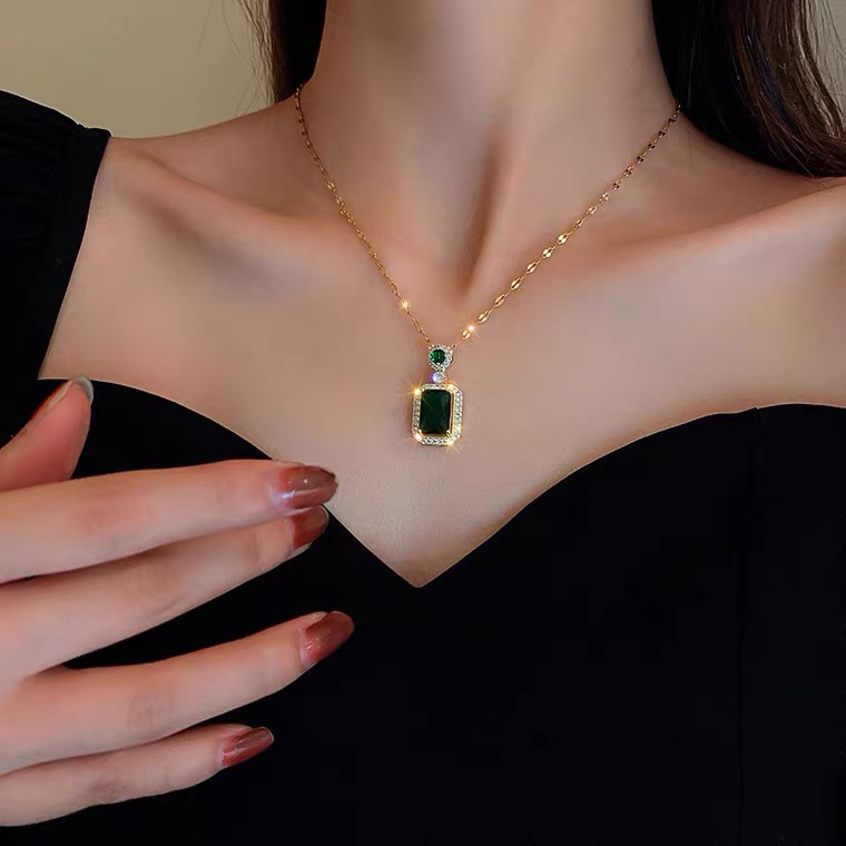 Perfume Bottle Zircon High-Grade Light Luxury Geometric Titanium Steel Necklace Retro Minority Design High-Grade Temperament Clavicle Chain