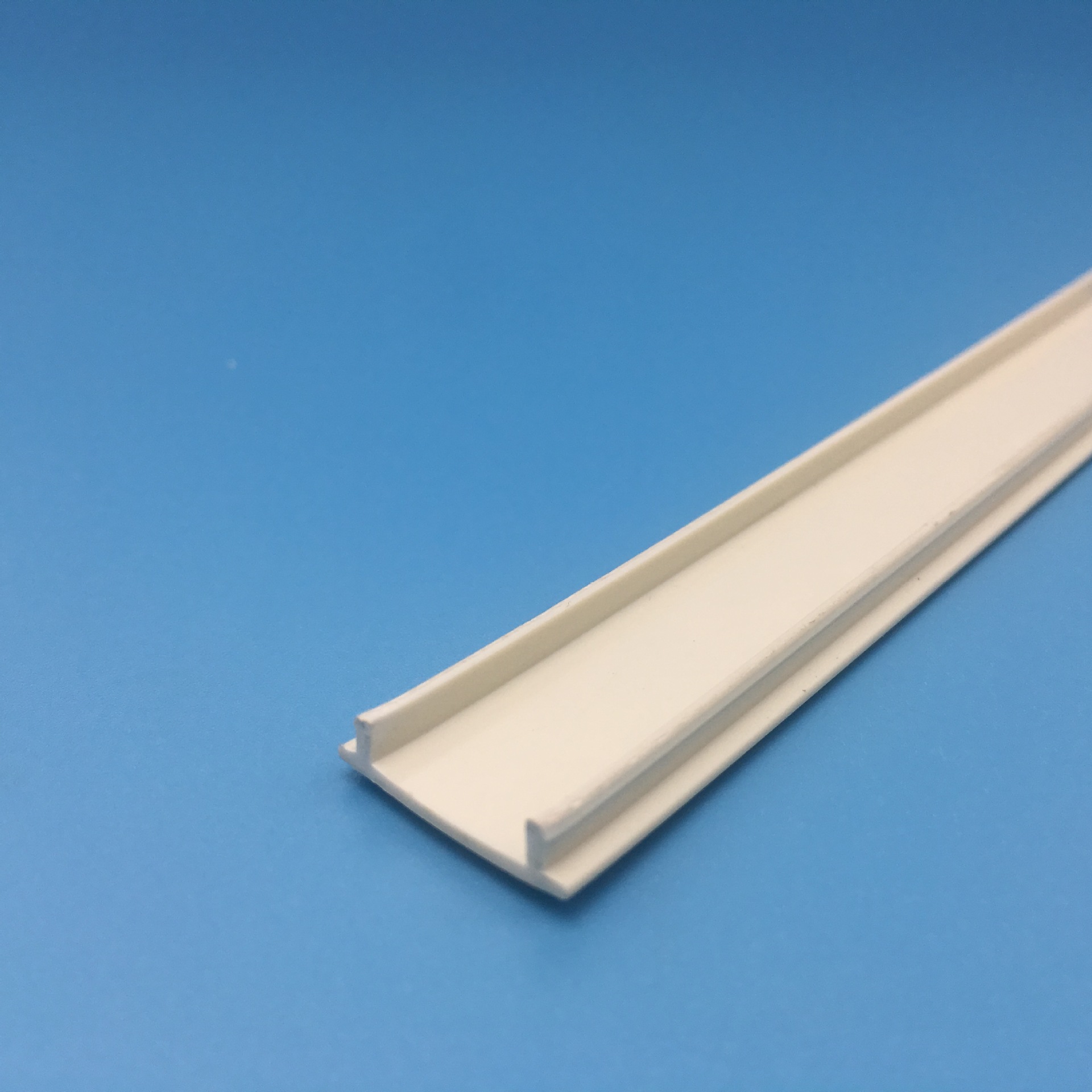 pvc塑料异型材 abs软硬共挤塑料条塑胶边条 塑胶异型材挤出