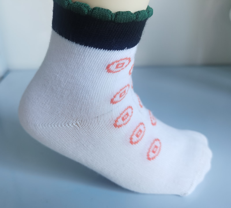 花边铜钱儿童袜