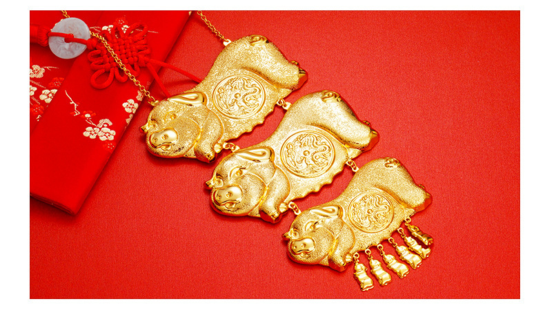 金店橱窗仿真金婚庆三福猪牌项链 式婚礼金猪吊坠沙金新娘配饰女