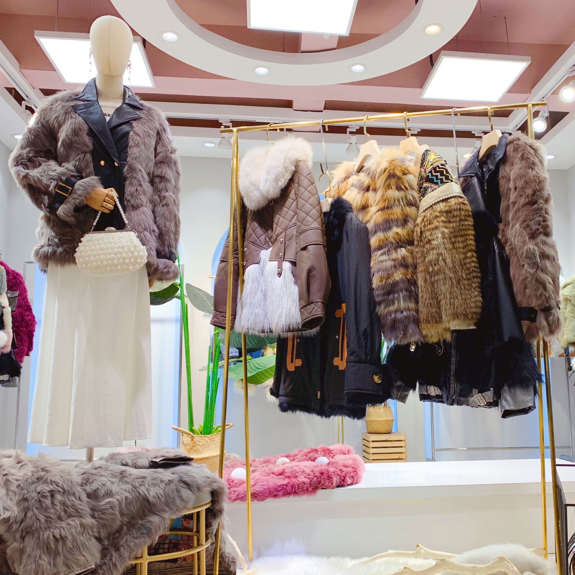 石井折扣女装批发拉夏贝尔皮草冬季衣服一手货源清仓江南布衣女装