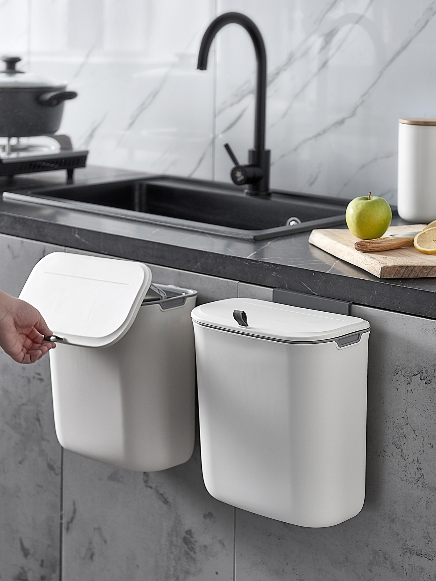 批发厨房垃圾桶带盖家用橱柜门壁挂式厕所卫生间客厅悬挂创意纸篓