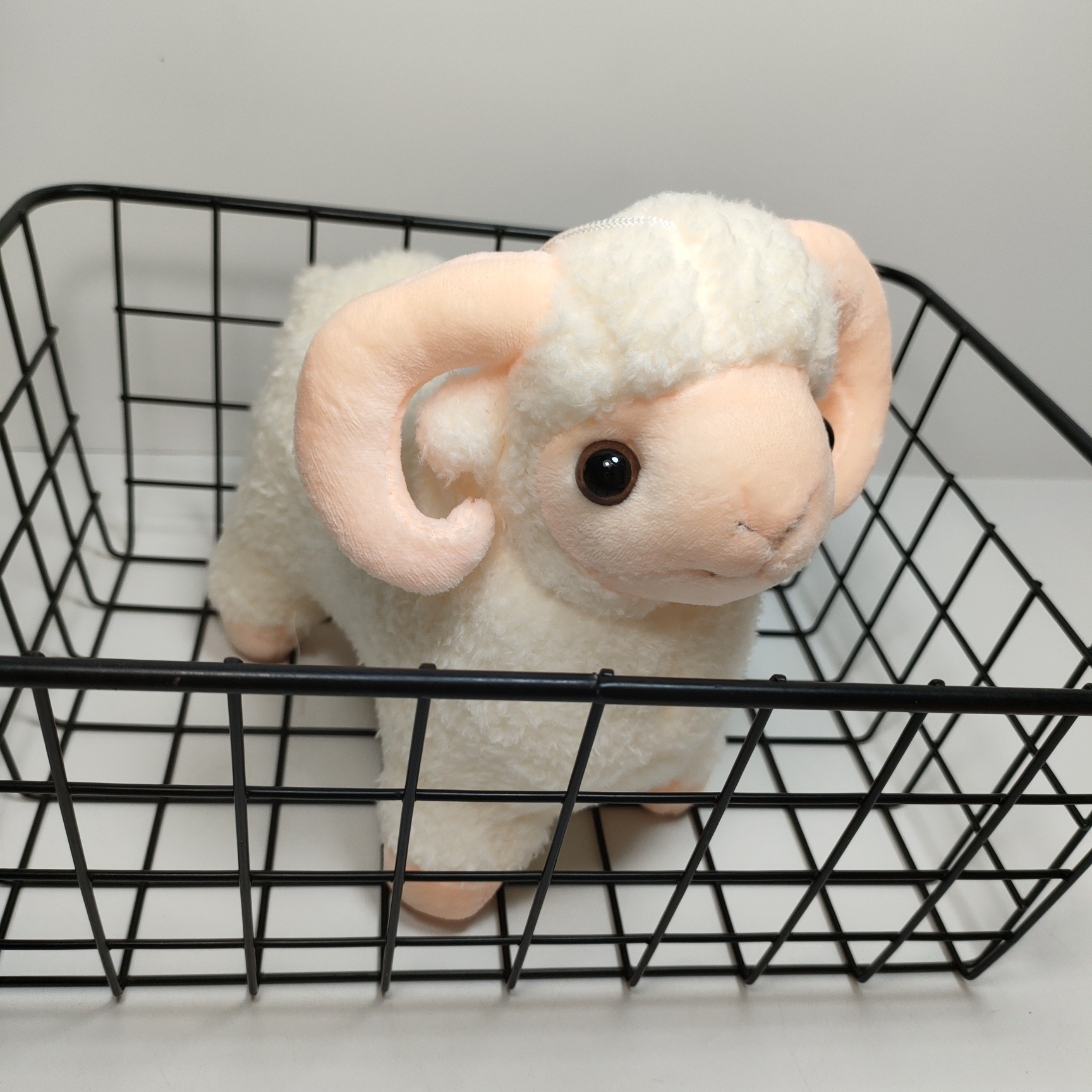 仿真小山羊珍珠绒小羊羔绵羊动物公仔儿童玩具婚礼抛洒抓机玩偶