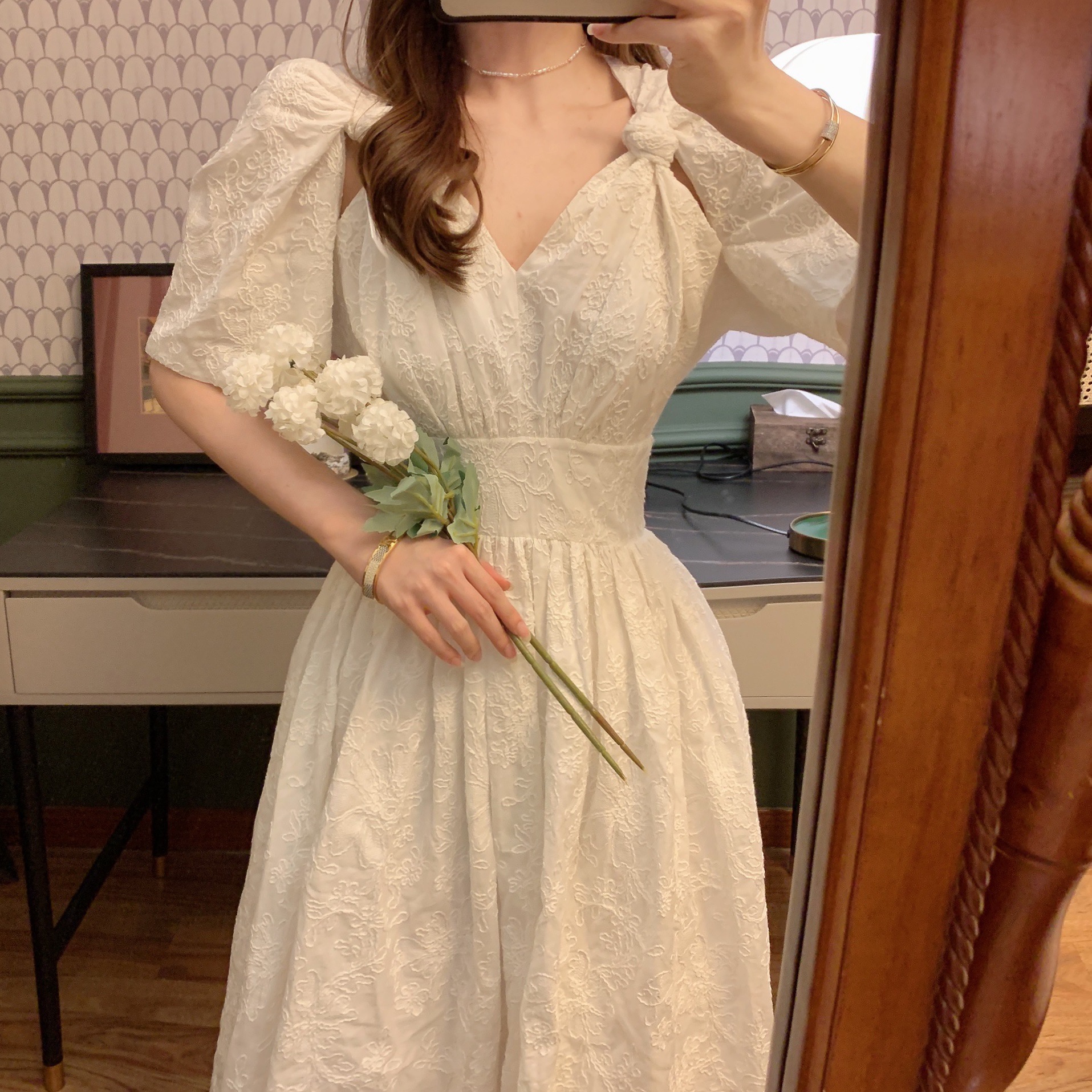 2022夏季女装白色赫本法式连衣裙韩版艺术风格奶甜纯欲泡泡袖裙子