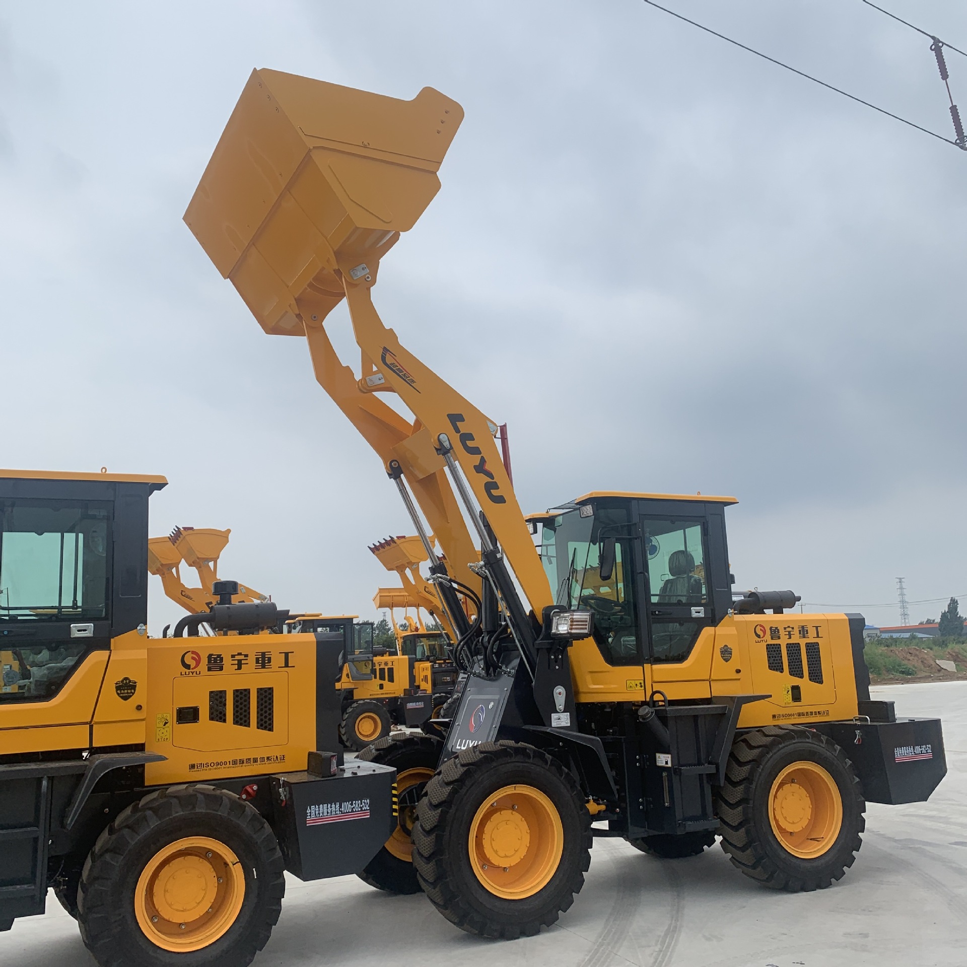 明宇930小铲车 小装载机 草爪子农用铲车 930四驱液压铲车-报价