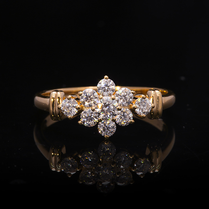 18k金花瓣型碎钻戒指 小清新莫桑钻10分食指尾指戒指女定制