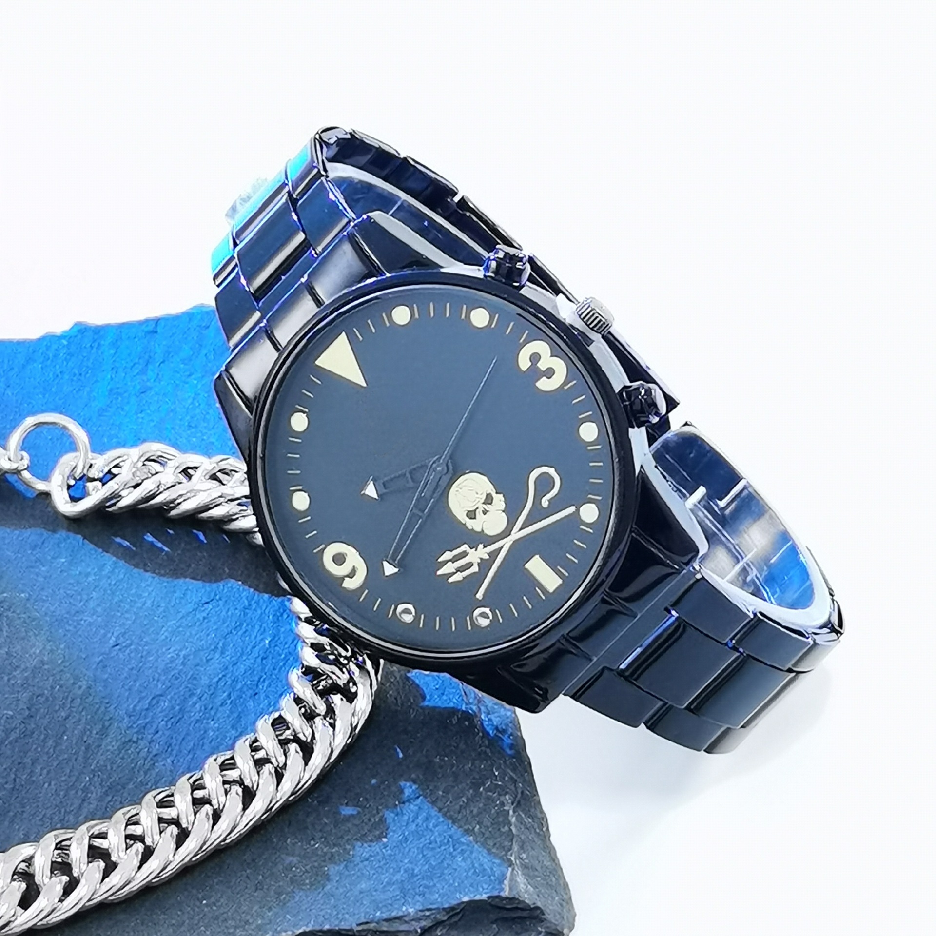 跨境外贸时尚嘻哈风93数字小骷髅鱼叉男士手表大表盘合金石英腕表
