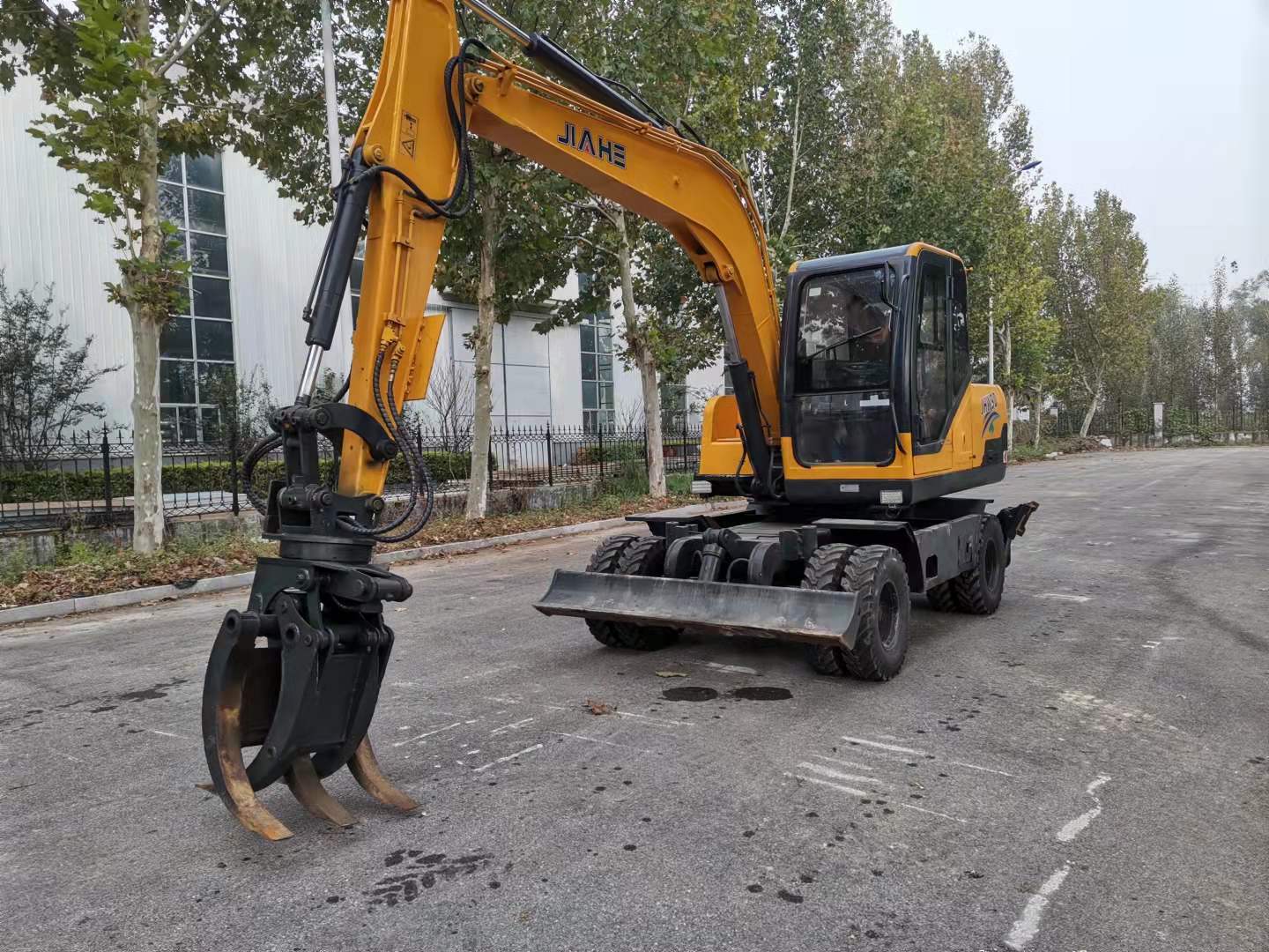 嘉禾 轮式抓木机 挖掘机 旋转装载机 抓钢机 便宜抓废铁多少一台