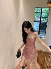 2023夏季时尚超仙轻熟御姐风粉色吊带连衣裙短款性感修身包臀短裙