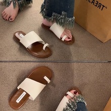 韩国chic小众一字套趾拖鞋女外穿2024年夏季新款白色平底罗马凉鞋