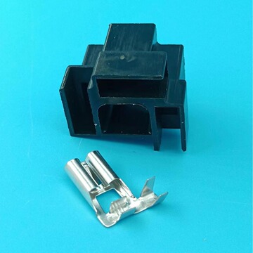 djd031d-1汽车接插件 连接器 车用线束插头 h4灯座插头 3孔1系列