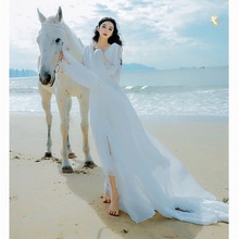 三亚旅游红色海边度假超仙沙滩长裙白色拍照沙漠飘逸拖尾连衣裙女