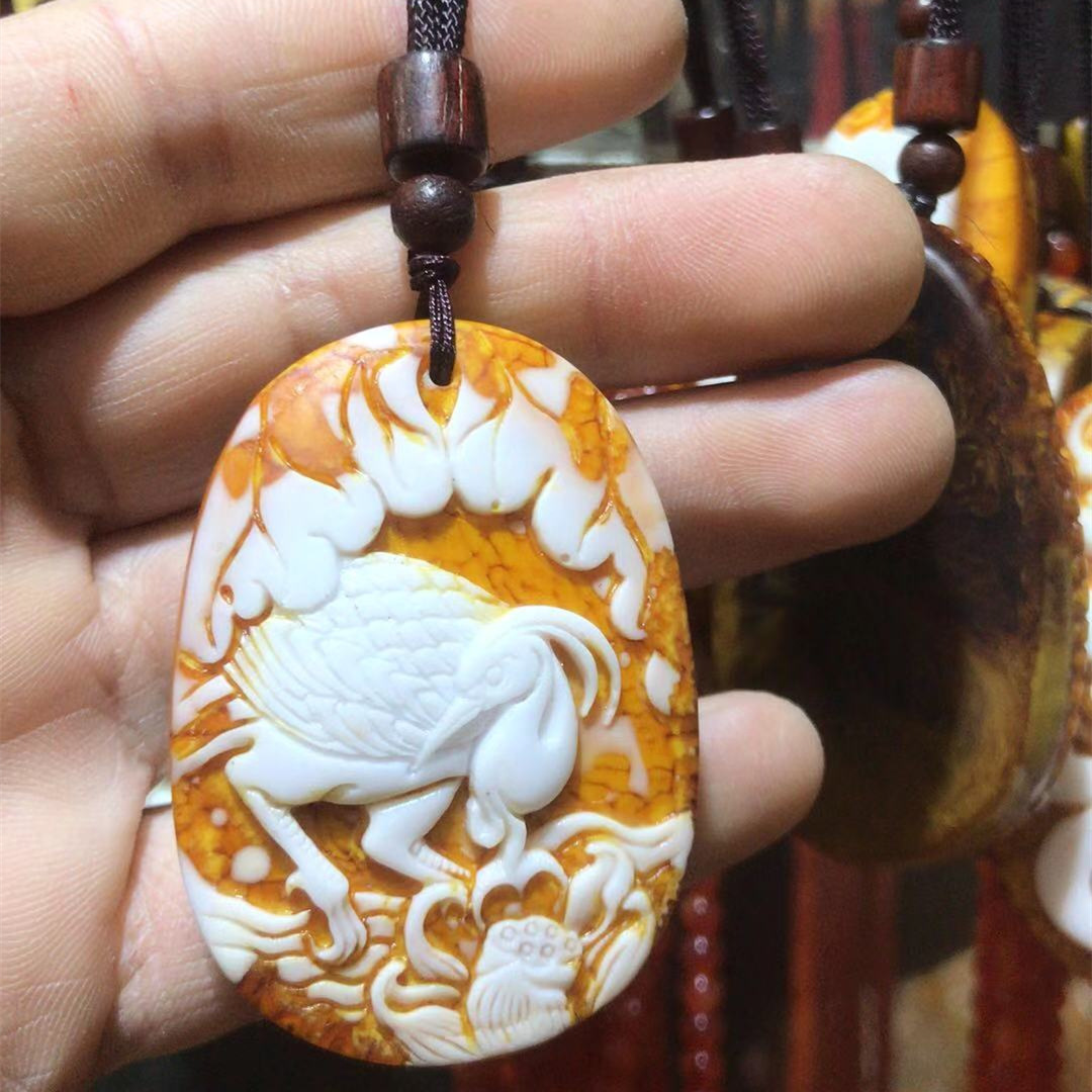 龙涎香灰琥珀龙牌吊坠长款绳链男女款毛衣链貔貅佛牌牡丹花批发