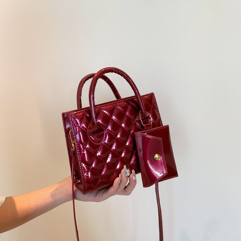 韩版大容量漆皮包包女2024新款时尚菱格绣线托特包百搭休闲斜挎包