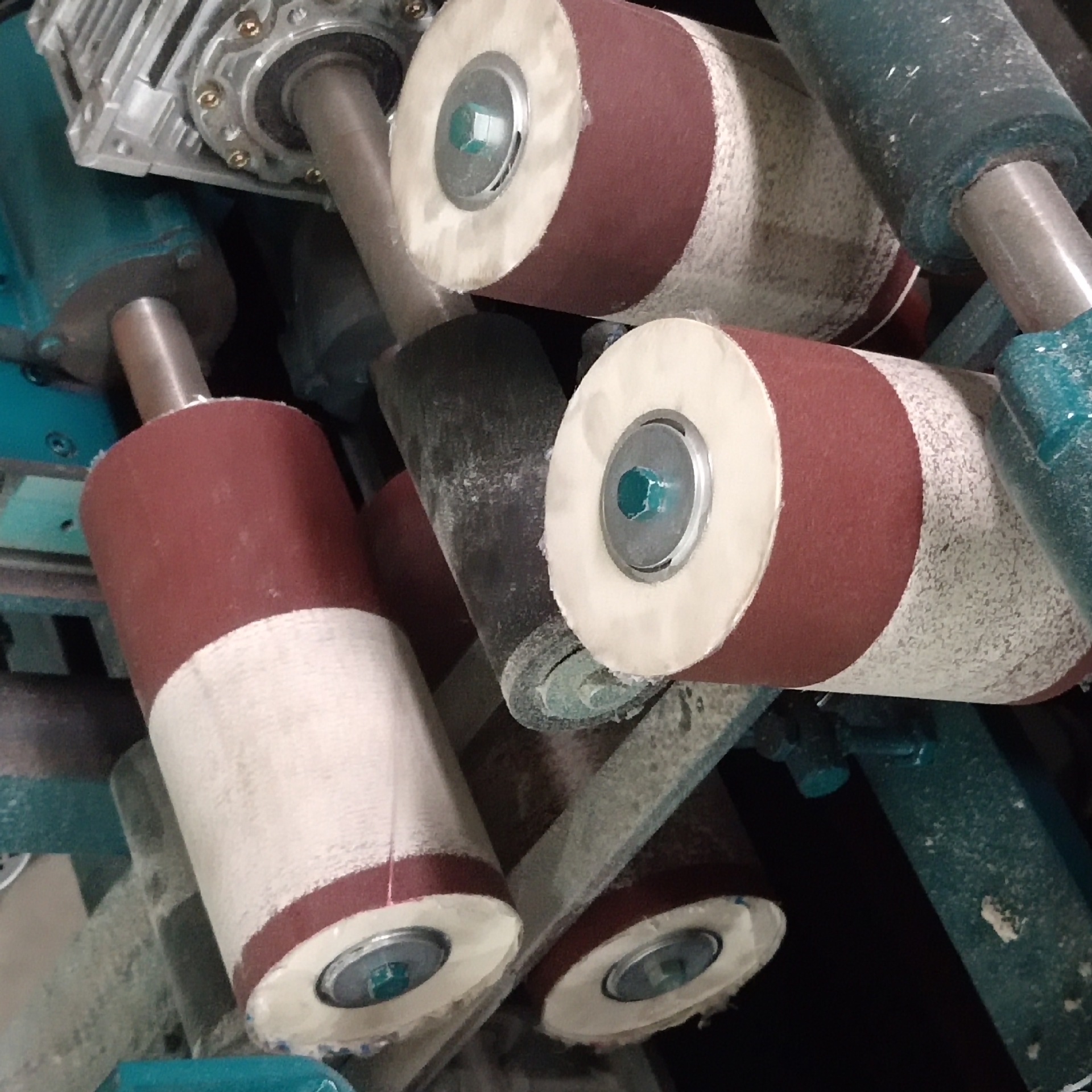 四面砂光机三道压辊上下左右窜动砂光机家具桌椅工艺品四面打磨机