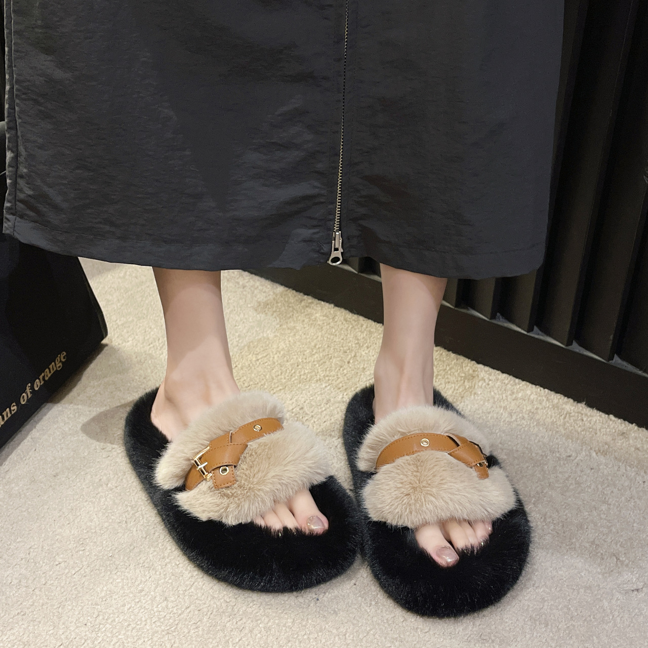 Thick Bottom Belt Buckle Fluffy Slippers Female 2023 Autumn and Winter New Korean Style Mid-Heel Outdoor Large Size Plush Slippers Female Fashion