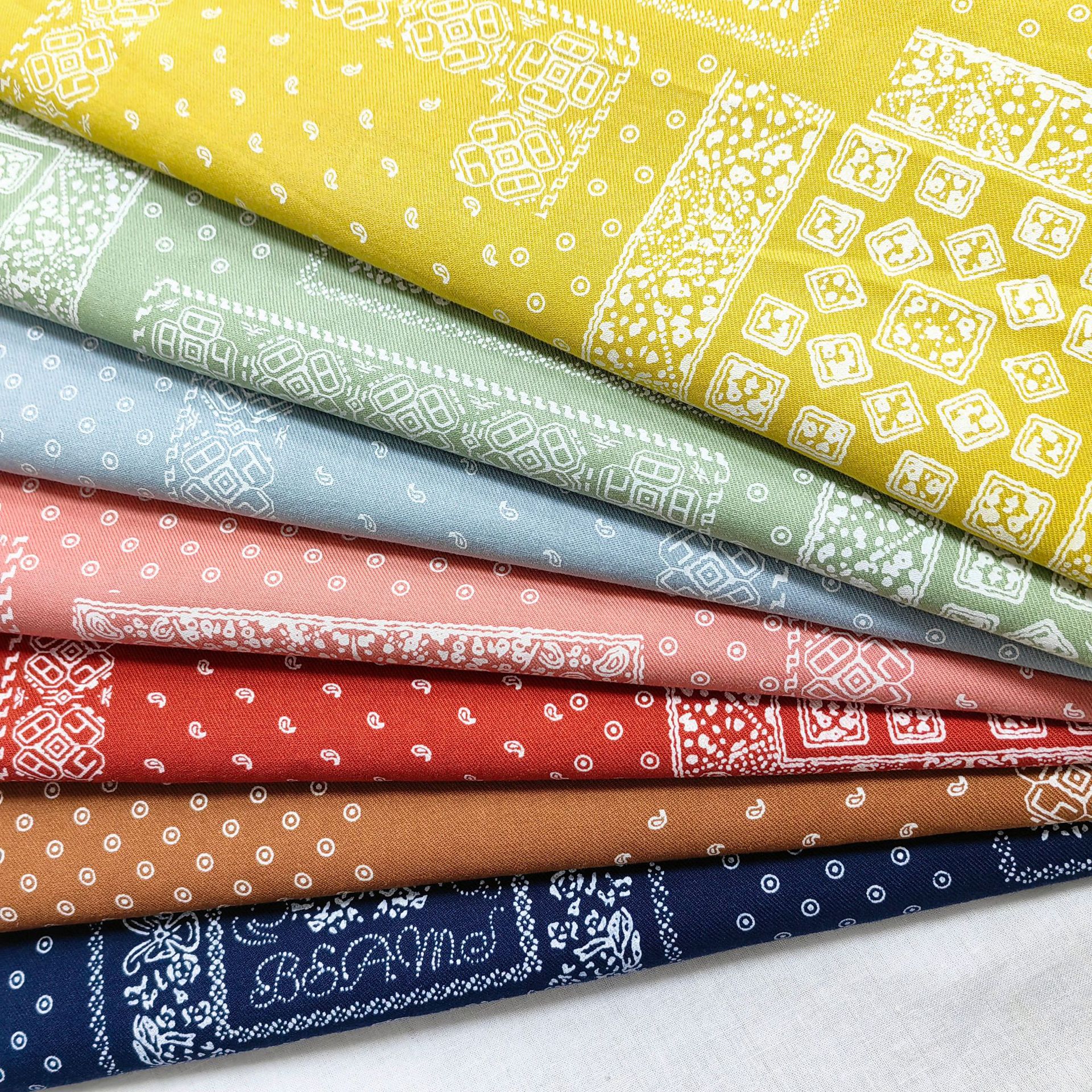 纯棉斜纹酵洗现代拼图几何印花面料外套裙子童装面料限时优惠厂家