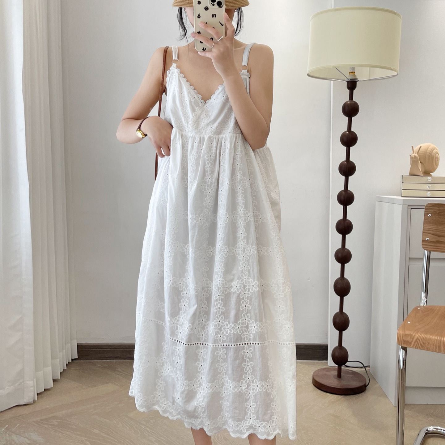 甜美风森系吊带裙女2024夏日系镂空刺绣蕾丝裙背心连衣裙dd56
