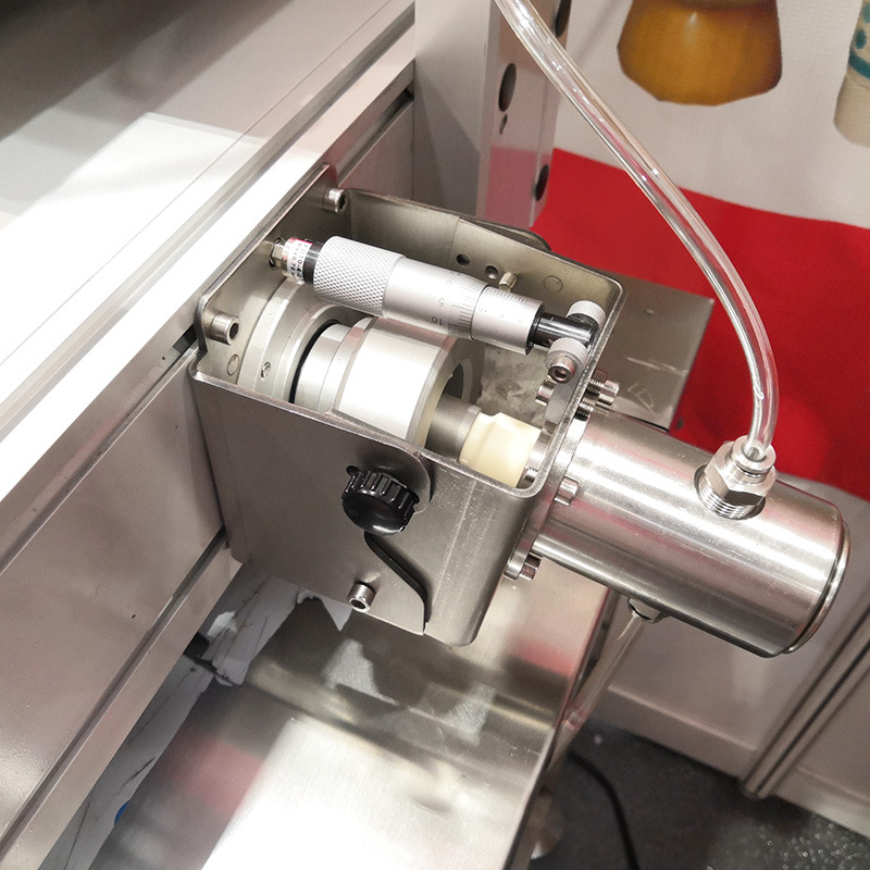 厂家直供化妆品药品饮品滴装精华液体口服液高精密陶瓷泵灌装机