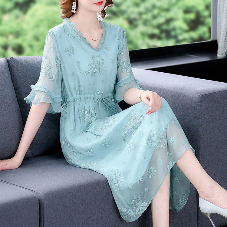 夏季新款高端刺绣年轻款收腰显瘦真丝长裙子遮肉中年女装绣花真丝