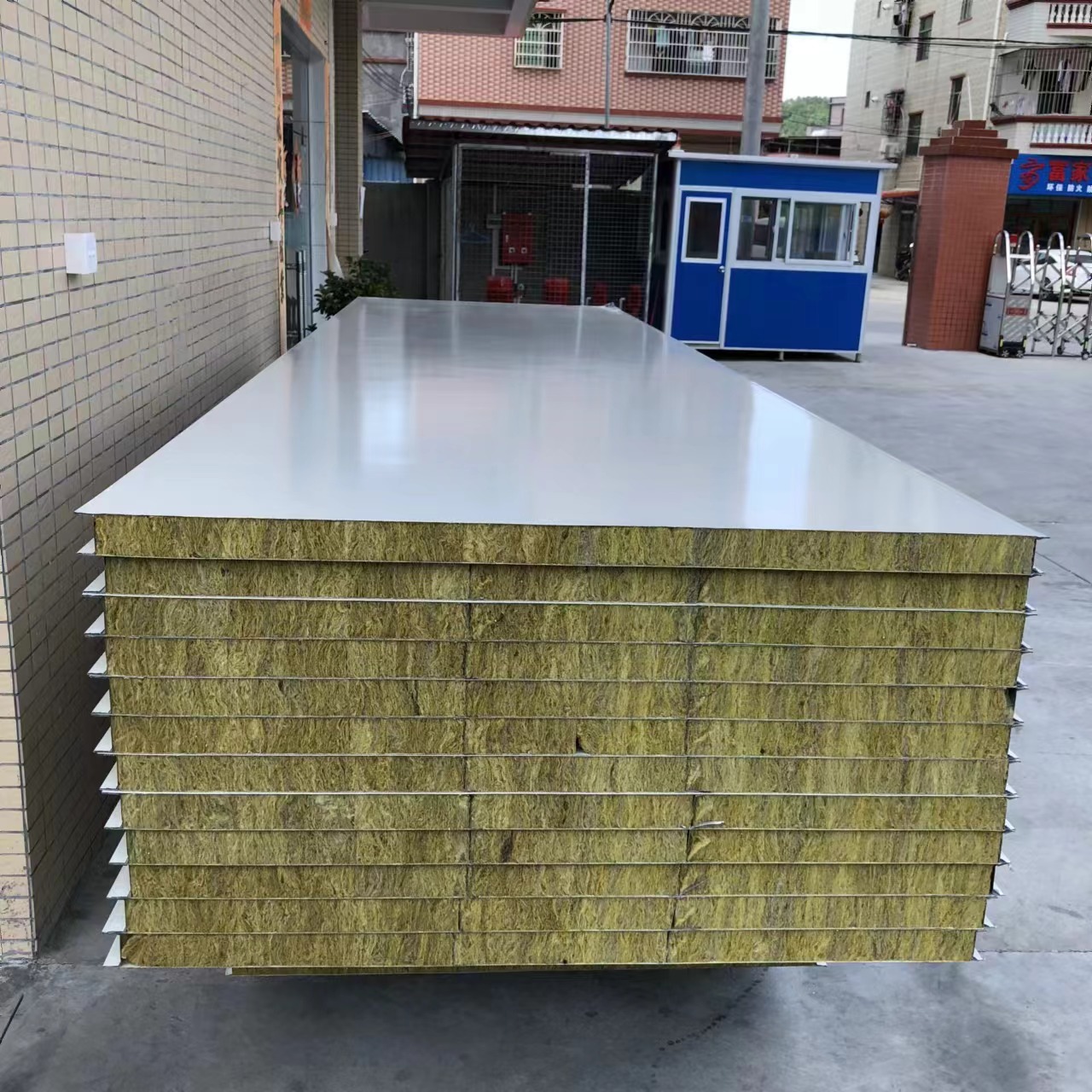 直供厂家岩棉夹芯板无尘车间净化隔墙 阻断防火岩棉彩钢板