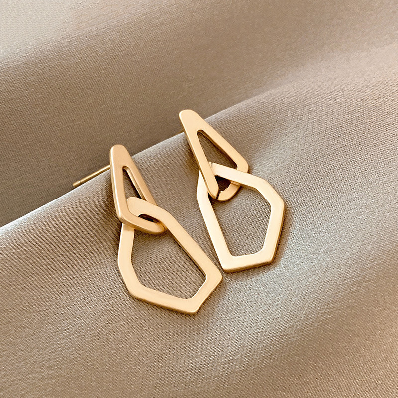 European and American Fashion Ins Vintage Metal Earrings Female Elegance, Fashion, Simplicity Matte Gold Ear Rings Geometric All-Match Ear Studs