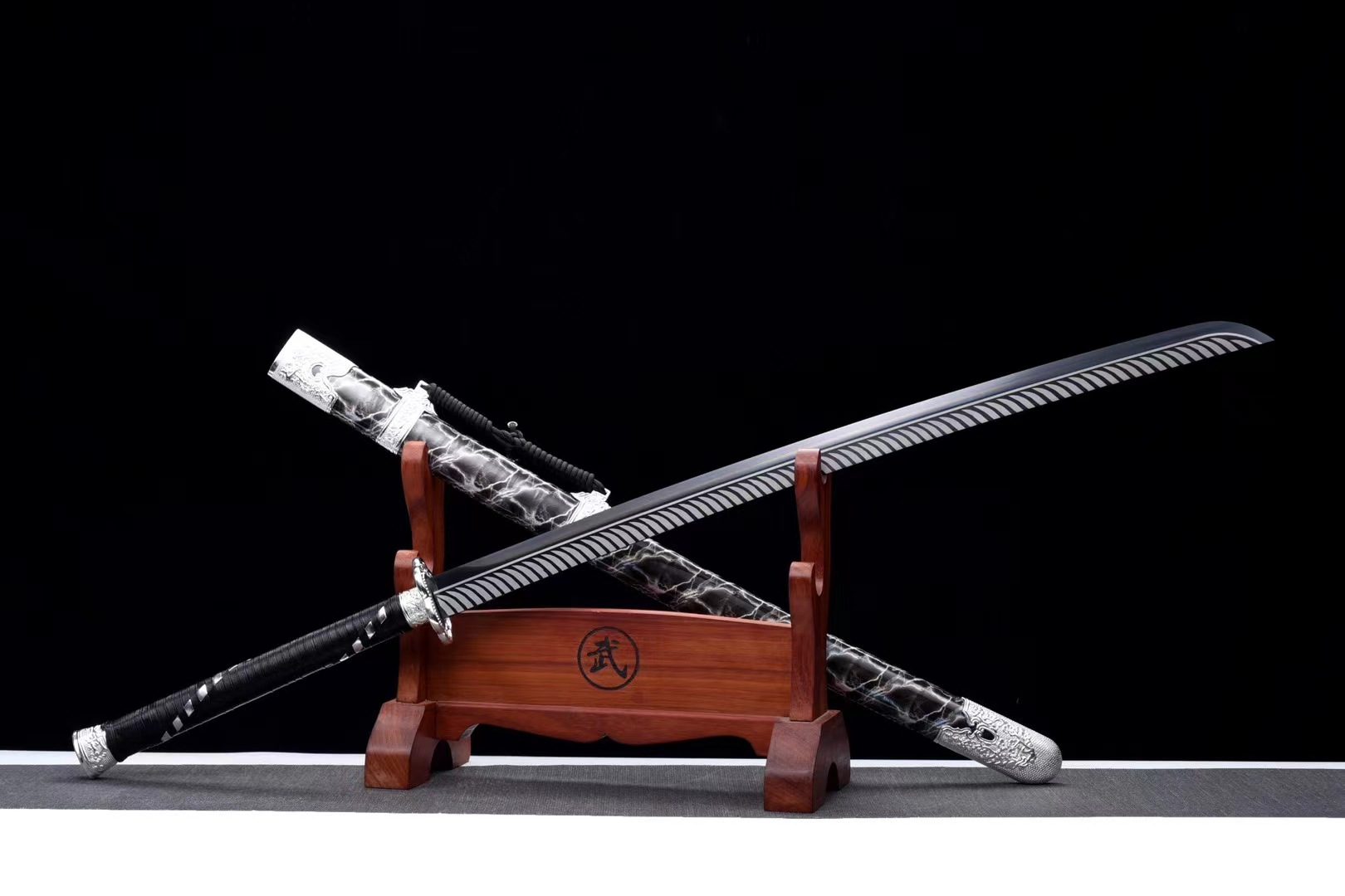 龙泉宝剑刀图片