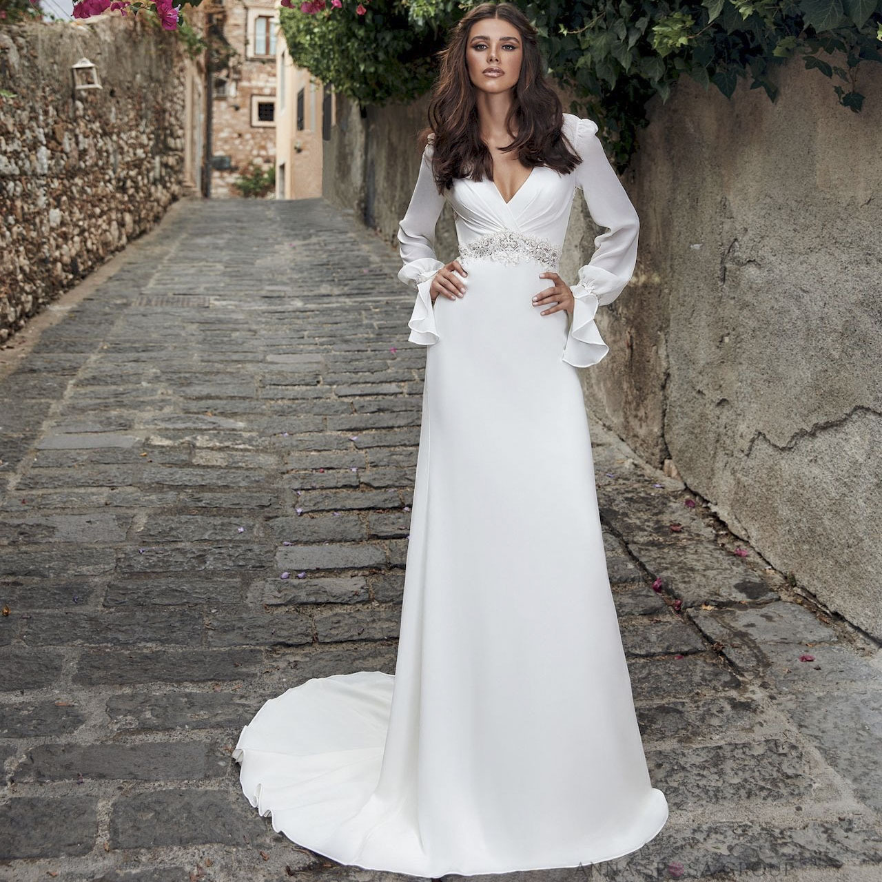 拖地长尾高档礼服北欧贵妇气质高腰宴会裙纯白长袖婚纱连衣裙礼服