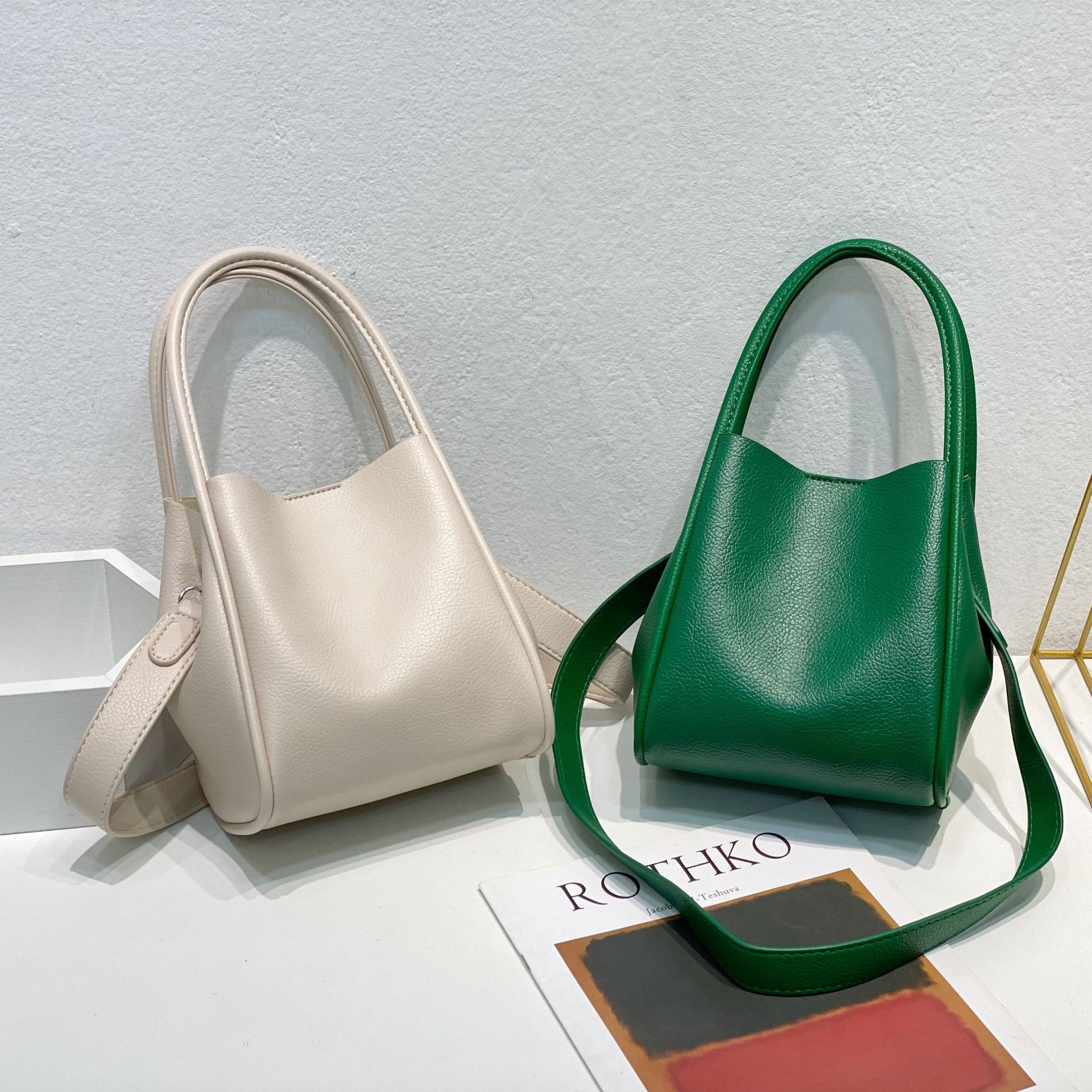 女士包包批发 2022新款网红包包休闲百搭小托特包 单肩手提包中包