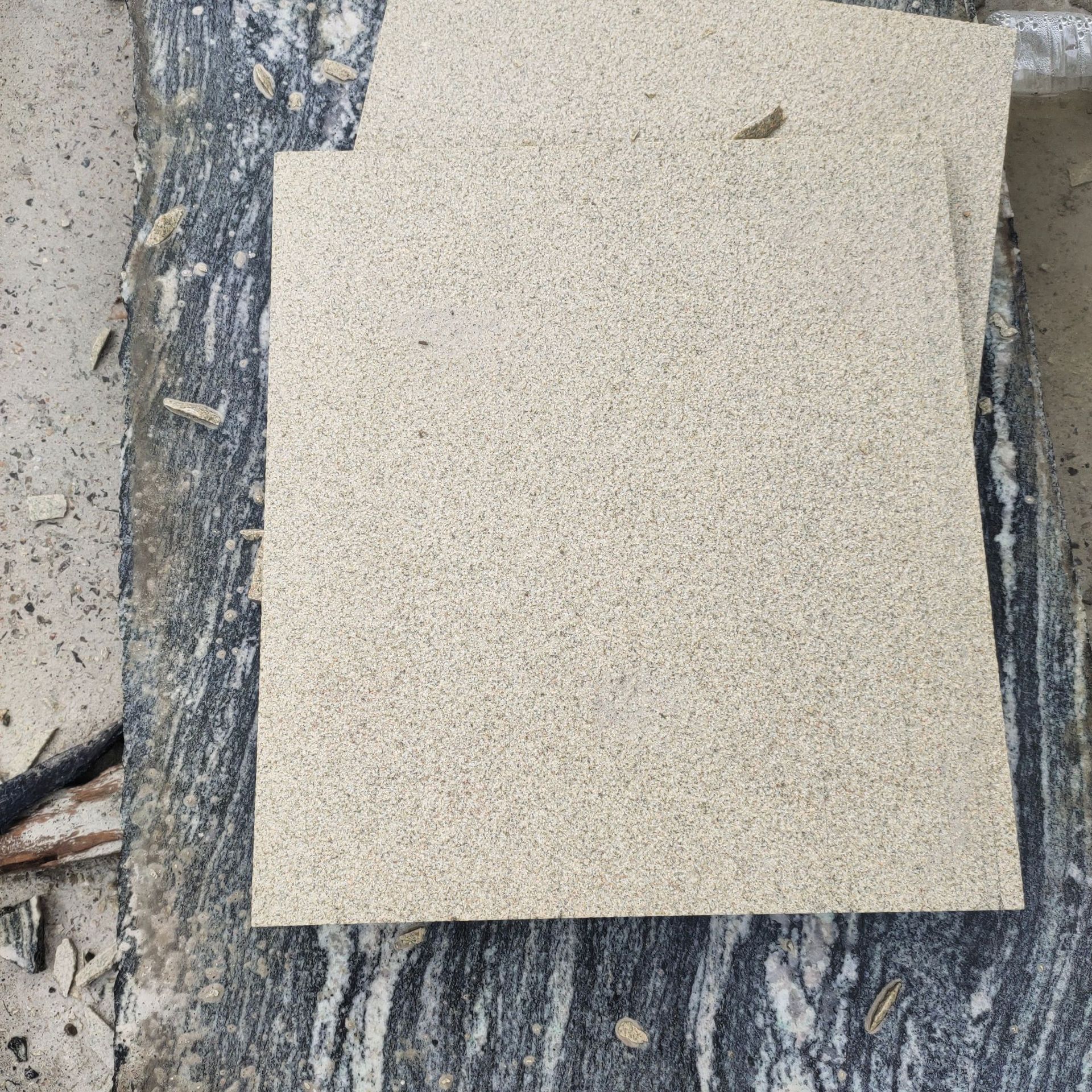 厂家批发碧波黄石材柏坡黄毛光板虎皮黄荔枝面小米黄火烧面花岗岩