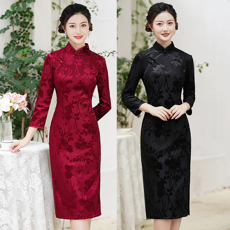 秋冬新款丝绒提花旗袍女改良版酒红喜婆婆长袖高档气质妈妈装旗袍